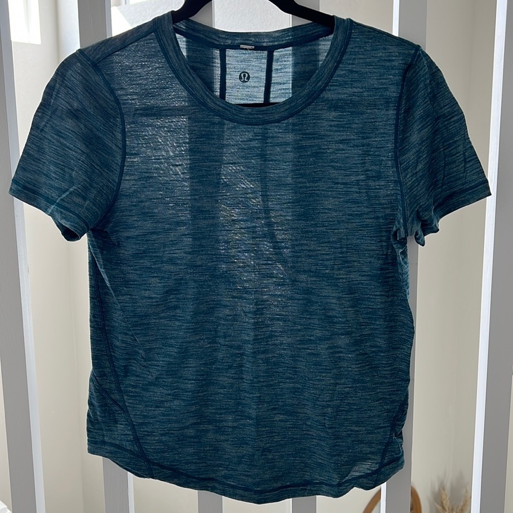 Lululemon athletic top - crop